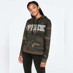 VS PINK CAMO SET. Excellent condition